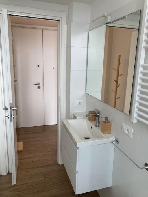 Casa Frugalis - Elegant House Near The City Center Apartment *